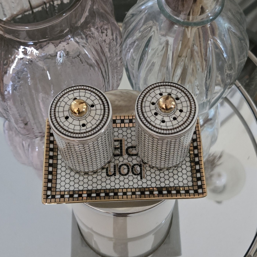 NWT Salt & Pepper Shaker Set - Picture 3 of 7